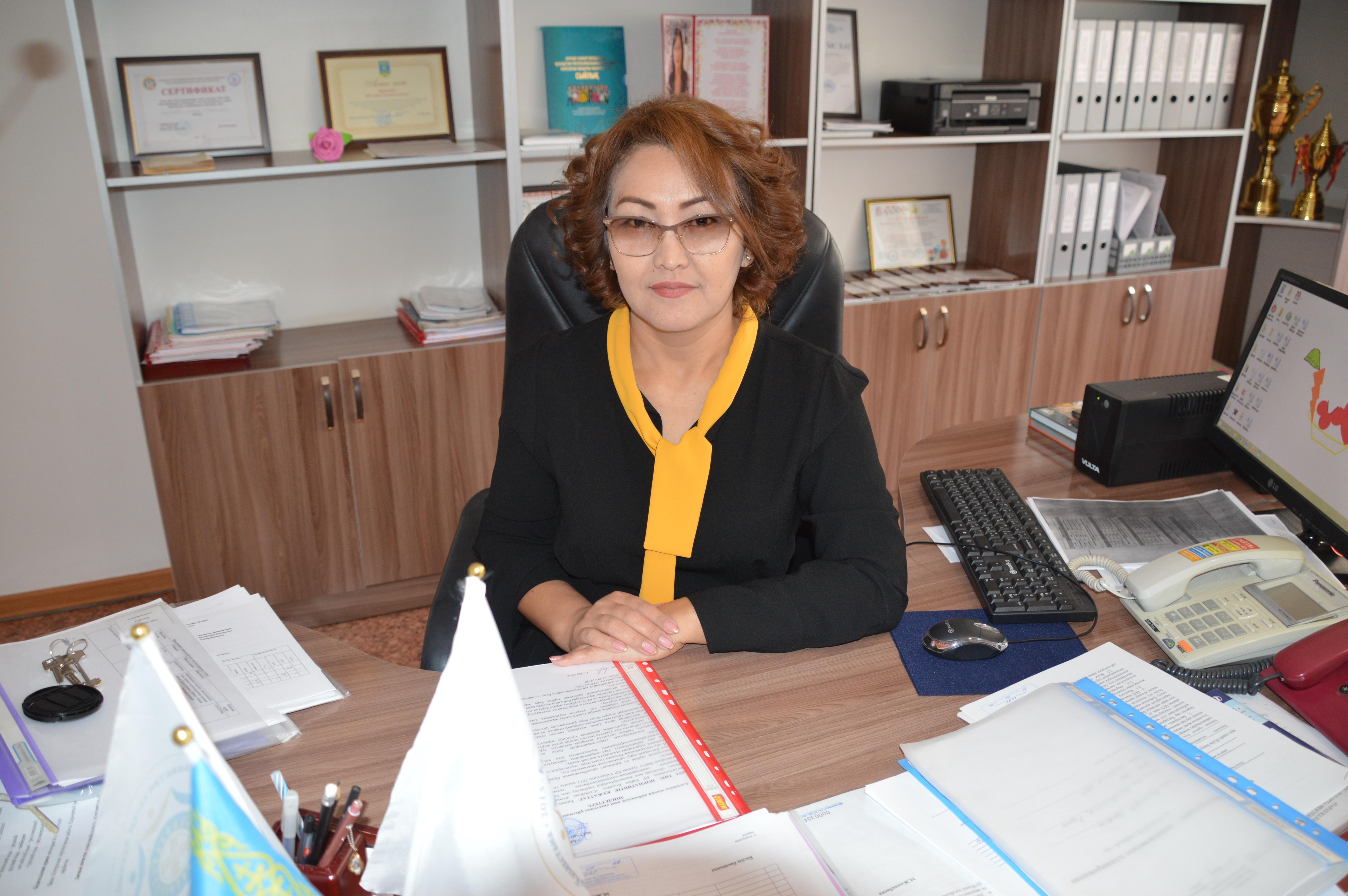 Мектеп директоры Умирбекова Эльмира Кенесбаевна