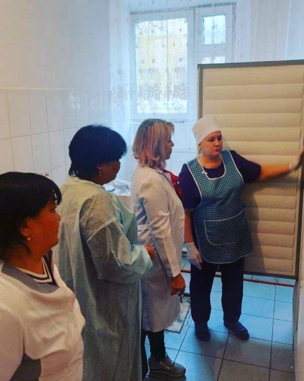 Бракераж комиссия мүшелері мектеп асханасының жалпы жұмыстарын тексерді.