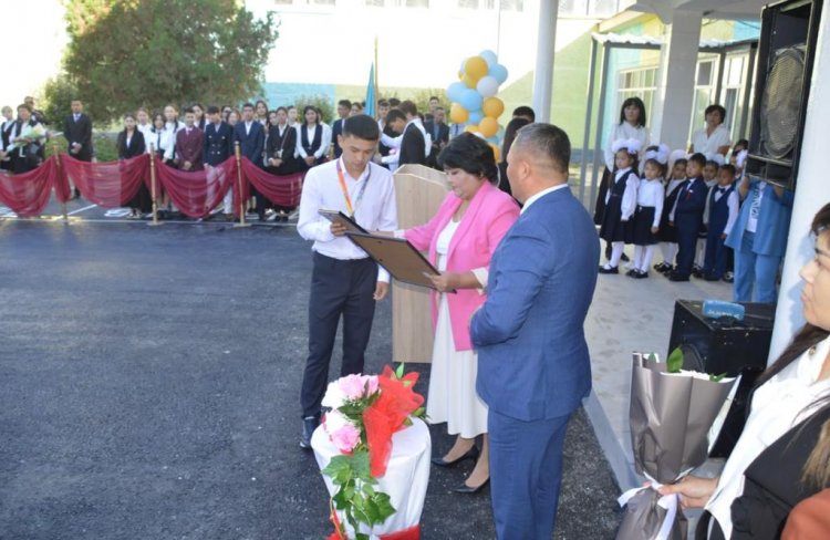 Құрметті қонақтар, ата-аналар, оқушылар, ұстаздар барлықтарыңызды дәстүрлі білім күнімен жаңа оқу жылының басталуымен құттықтаймын! Алғаш мектеп табал